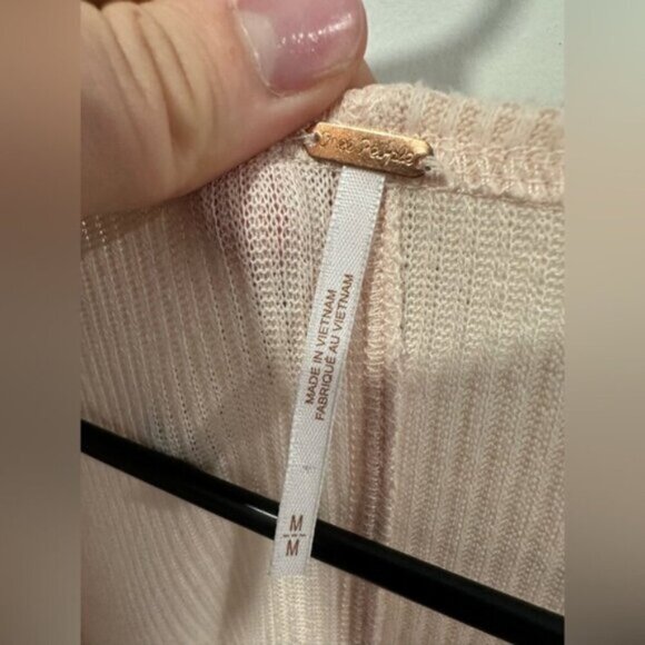 EUC- Free People Women's Cozy With You Faux Wrap Sweater Ribbed Bush Pink Medium - Picture 3 of 9